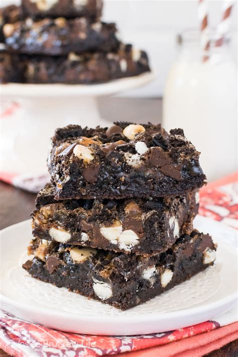 Brownies bar - Preheat oven to 350 degrees. Grease a 9 x 13 baking pan with cooking spray and line with parchment paper, set aside. Brownie Layer. In a bowl, whisk eggs until frothy. Stir in sugar, flour, walnuts, and salt. In a seperate bowl, whisk together melted butter and cocoa powder.